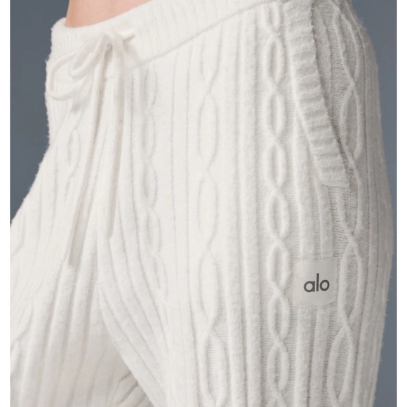 *NWT* ALO | Cable Knit Winter Bliss Pant - Picture 2 of 5